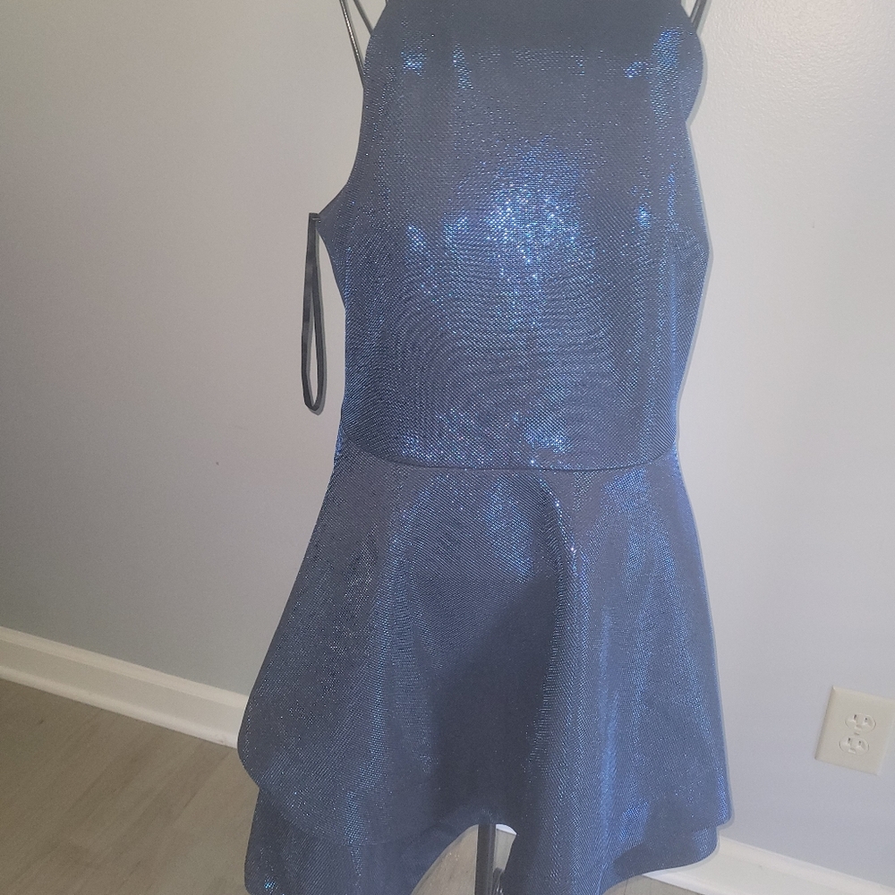 Beautiful dress - Picture 2 of 2